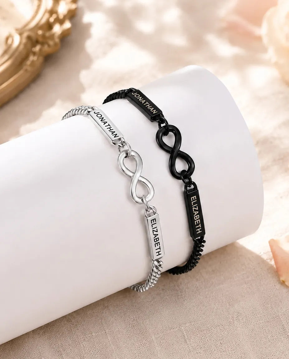 Personliga Armband för Par med 2 Graverade Namn - Matchande Evighetsarmband i Silverton och Svart - matchande par på ett ställ