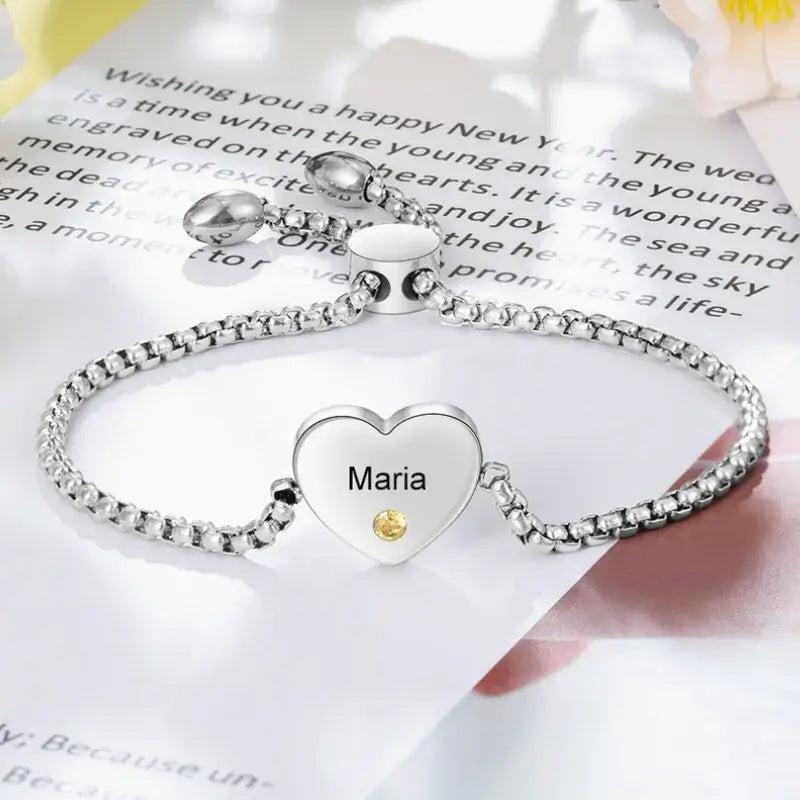 Graverat Armband med Hjärta och Månadssten – Namn i Rostfritt Stål