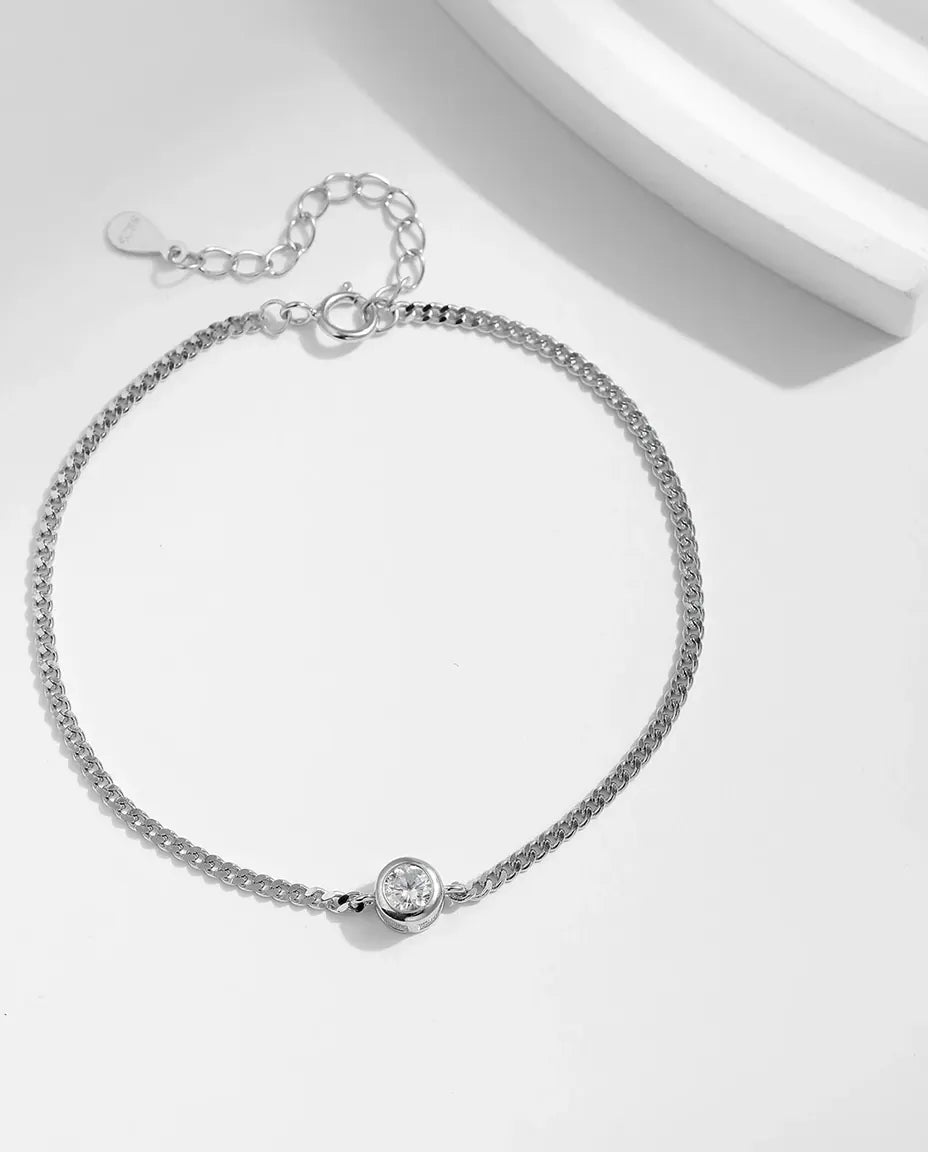 Armband med kantinfattad moissanit – 0,25 ct rund sten i färg D på skjutbar kedja i 925 sterlingsilver
