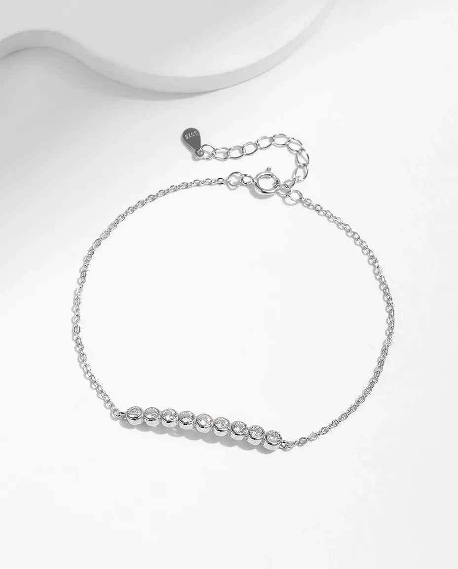 Armband med nio moissaniter – 2,5 mm kantinfattade stenar i färg D på kedja i 925 sterlingsilver, 16+4 cm