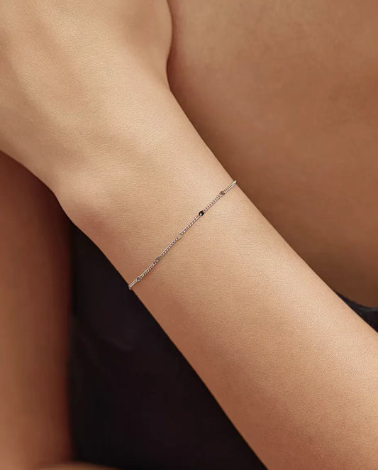 Armband med Paljettkedja i 925 Sterlingsilver - buret på handleden