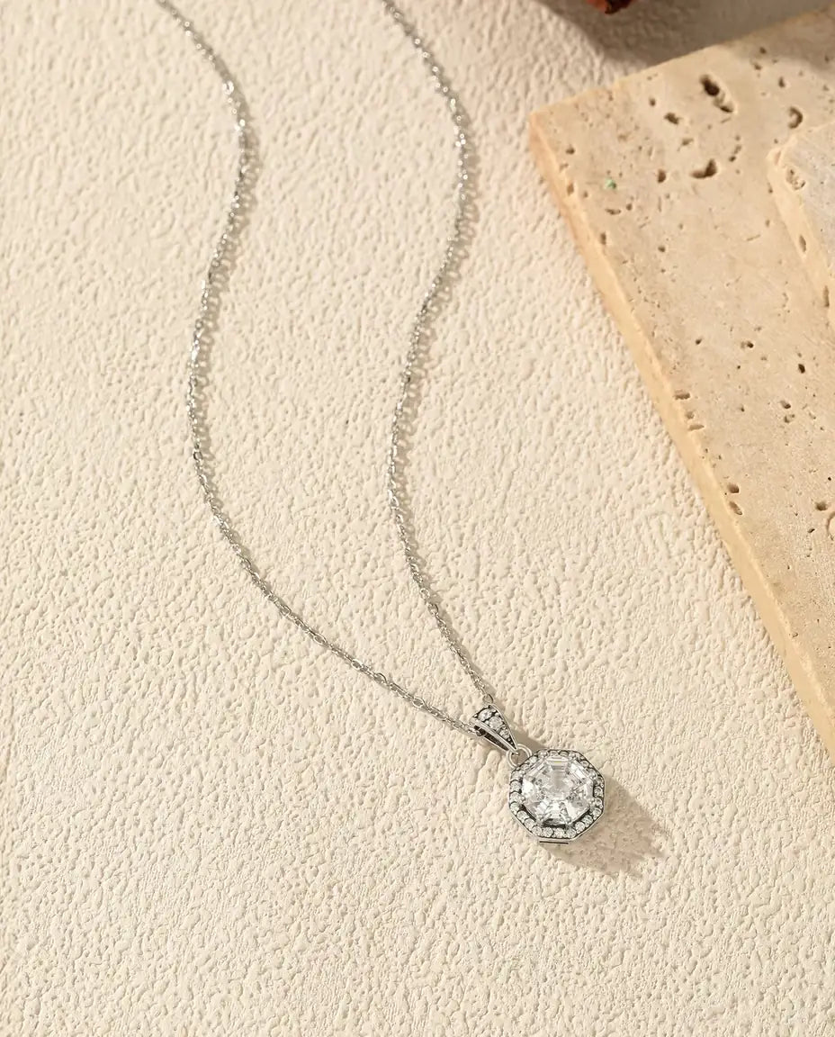 Åttkantigt Halo Halsband - zirkonia i trappslipning omgiven av pavé, kedja 40+5 cm, 925 sterlingsilver