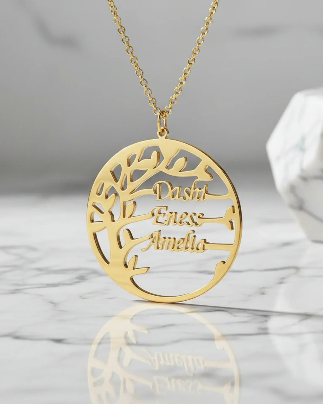 Namnhalsband Livets Träd – Runt Hänge i 925 Sterling Silver med 2–3 Graverade Namn