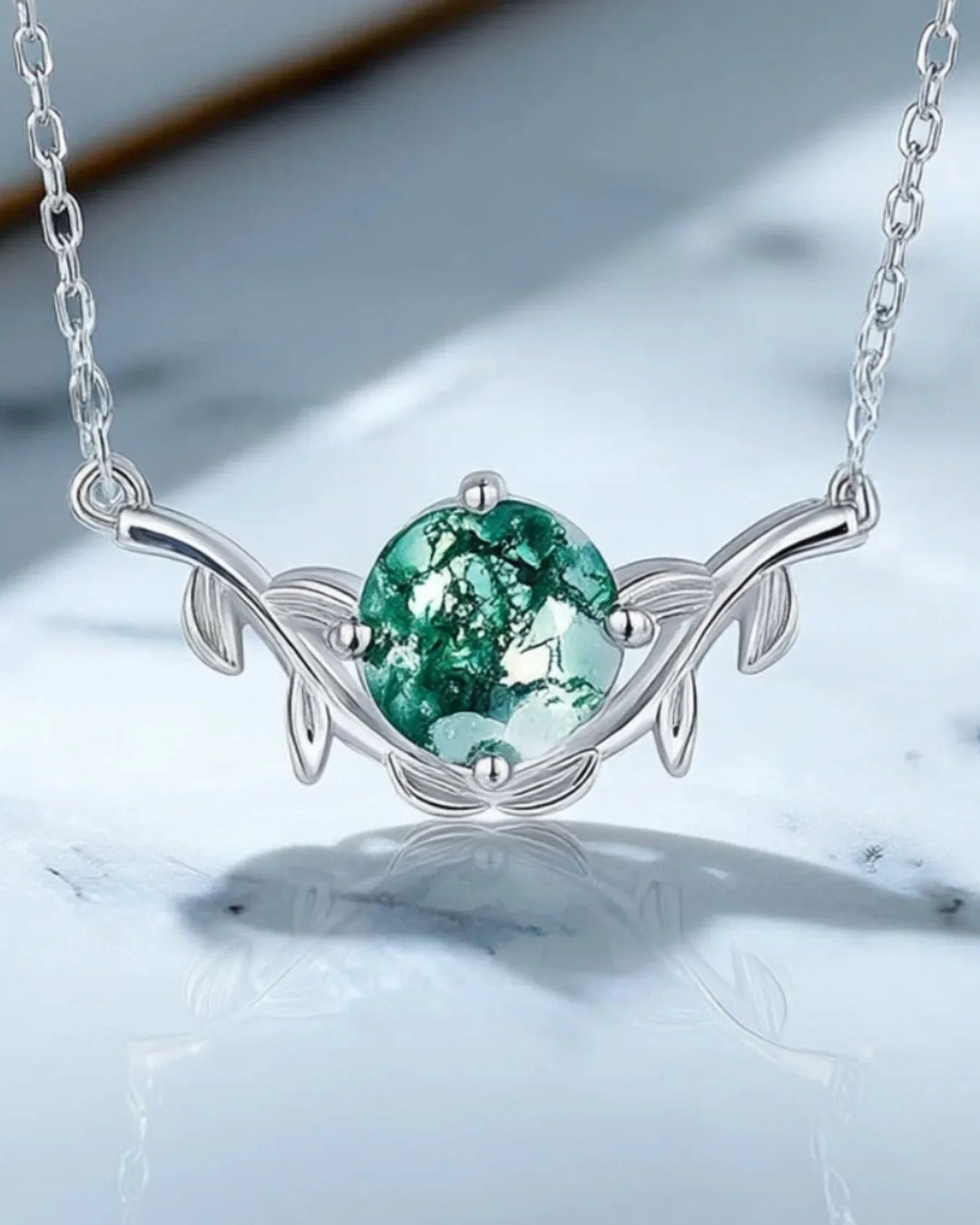 Moss Agate Halsband – Rundslipad Sten i Blad- och Grenfattning, 925 Sterling Silver, Gåva till Henne