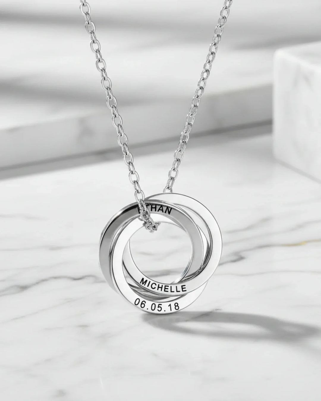 Personligt Halsband med Ryska Ringar – 3 till 5 Graverade Namn, Present till Mamma