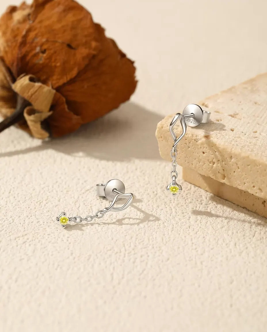 Gula Moissanite Örhängen - stenar på 2 mm på fin kedja under ett vridet marquisestift, 925 sterlingsilver