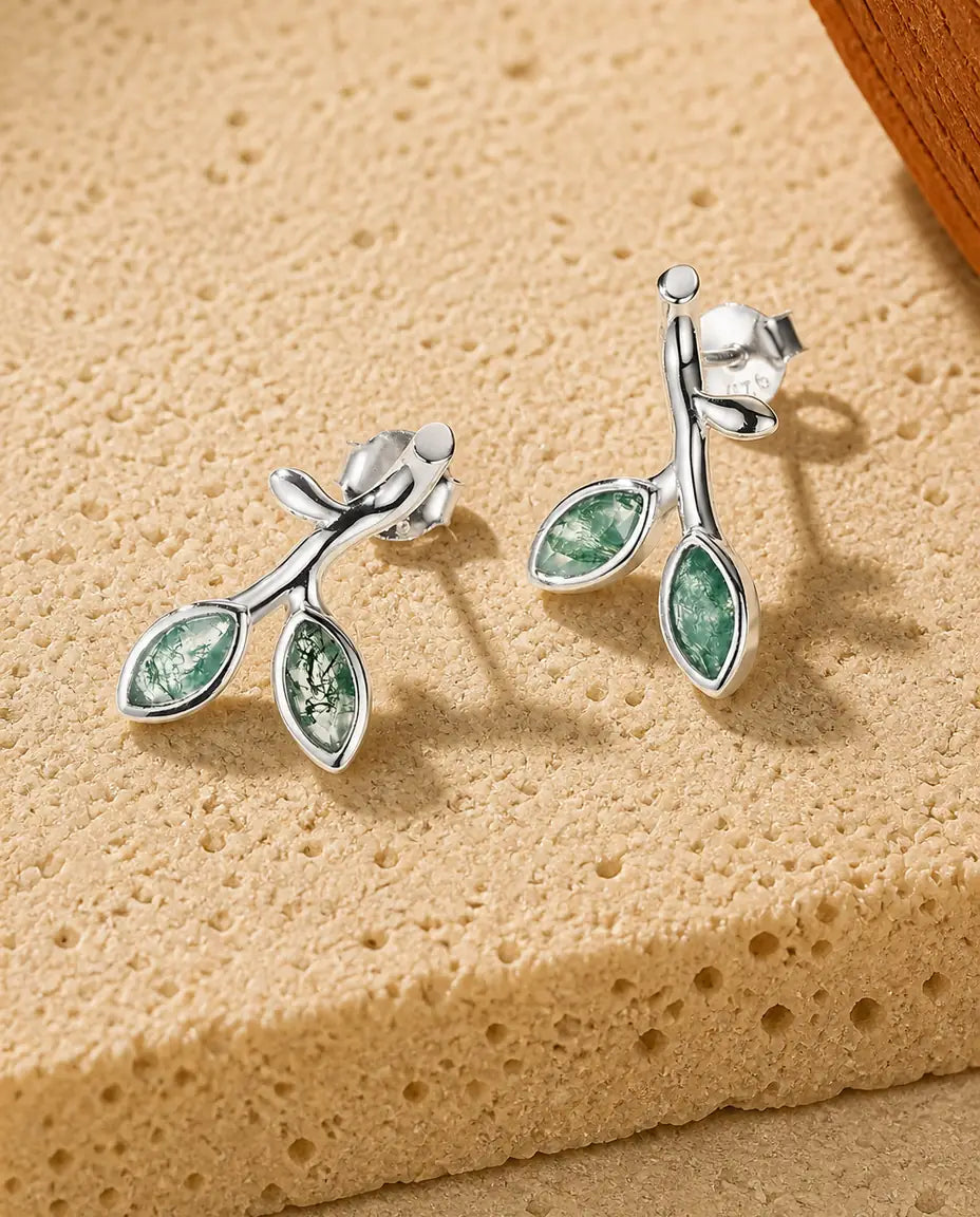 Mossagat örstickare - Två marquiseblad på ett silverskott, 19,5 mm, 925 sterlingsilver, present till henne