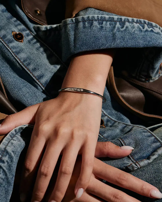 Öppet Moissanite Armband i 925 Sterlingsilver - buret på handleden