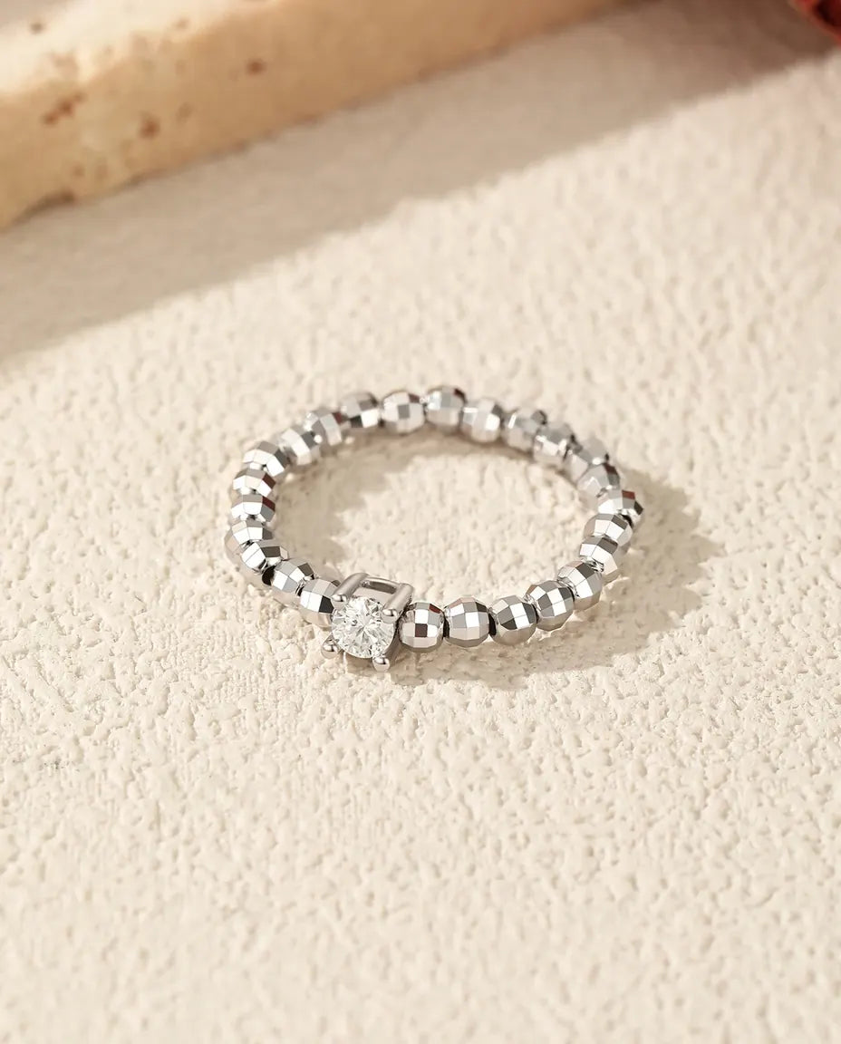 Moissanite Ring – Droppslipad Sten i D-Färg på Justerbar Pärlad Skena i 925 Sterling Silver