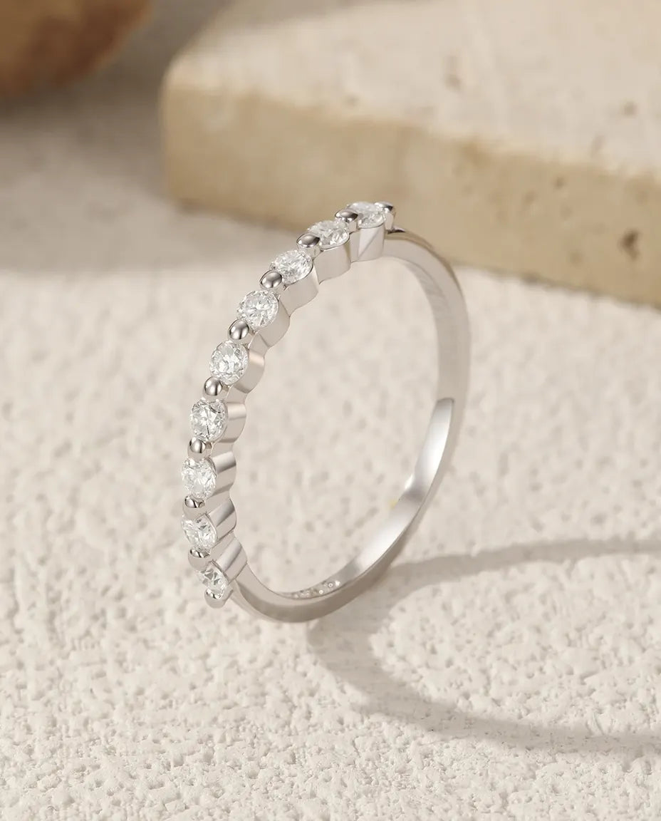 Moissanite Ring – Halv Evighet med Smal Pavéfattning, Stapelbar Ring i 925 Sterling Silver