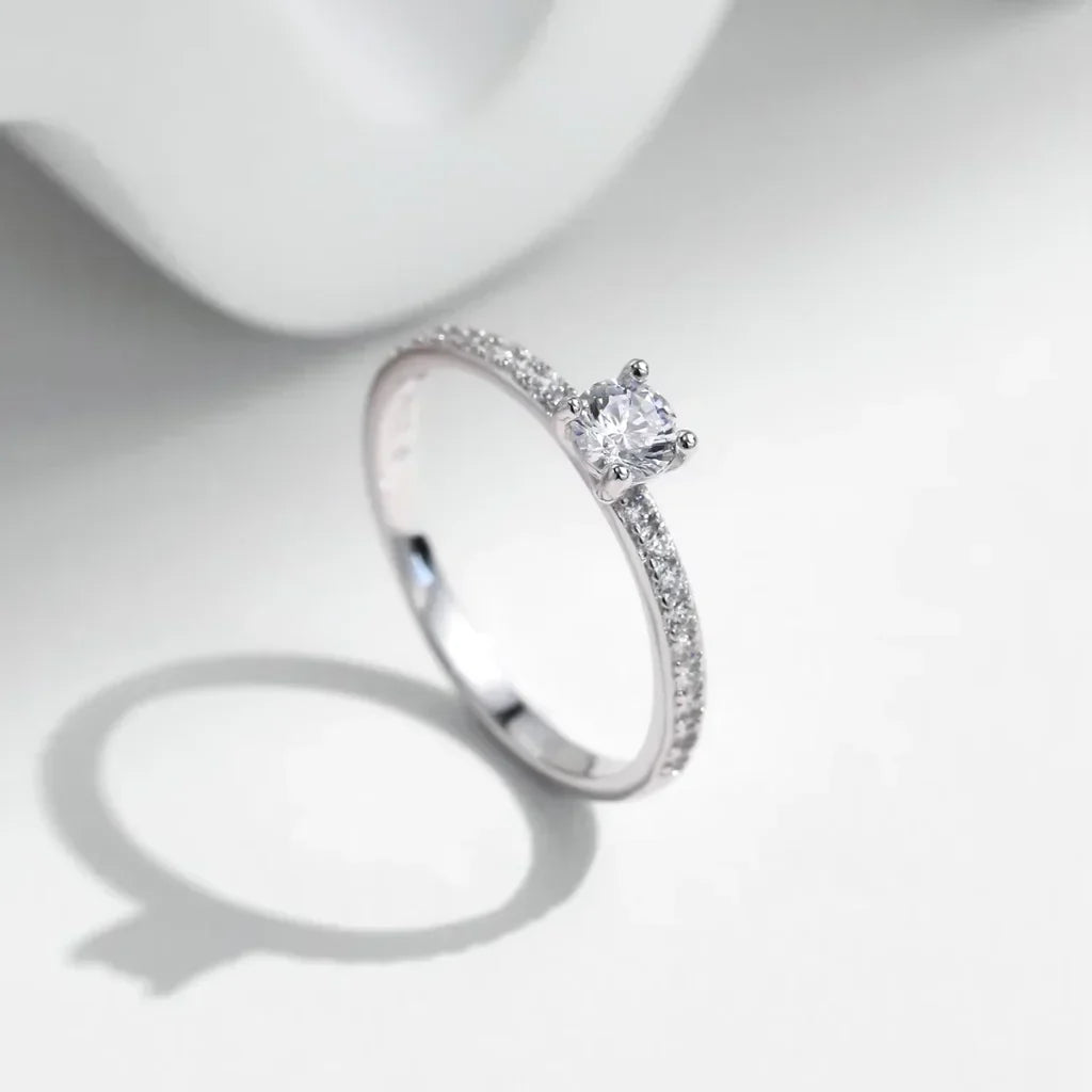 Moissanite Ring – Kvadratisk Sten 0,30 ct i D-Färg VVS1 i 925 Sterling Silver, Förlovningspresent