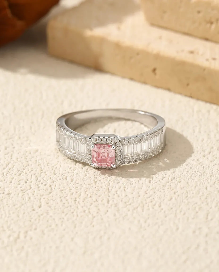Moissanite Ring – Rosa Asscherslipad 0,4 ct med Halo och Baguetter i 925 Sterling Silver, Cocktailring