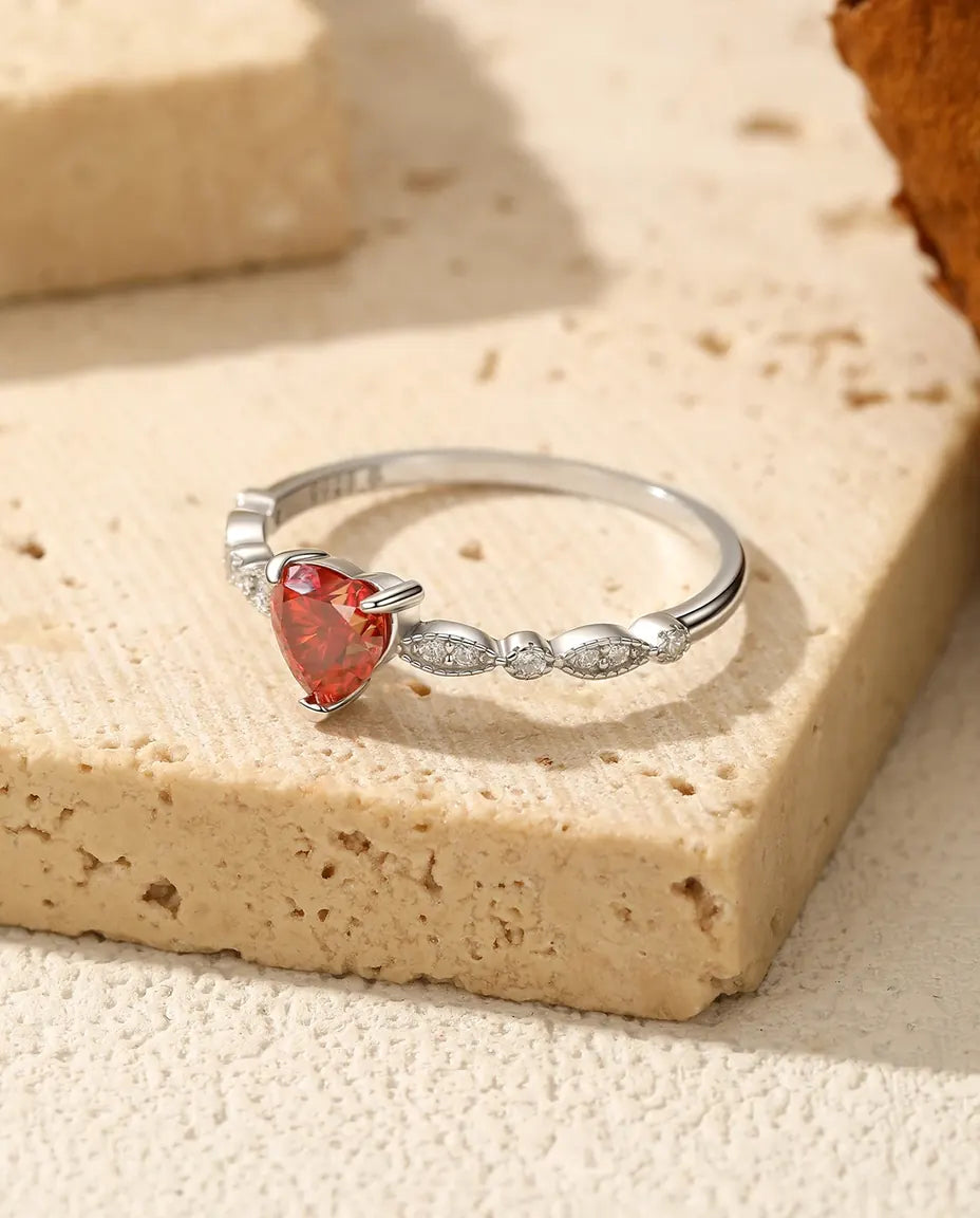 Moissanite Ring Rött Hjärta 0,5 ct – Milgrainskena med Zirkonia, 925 Sterling Silver