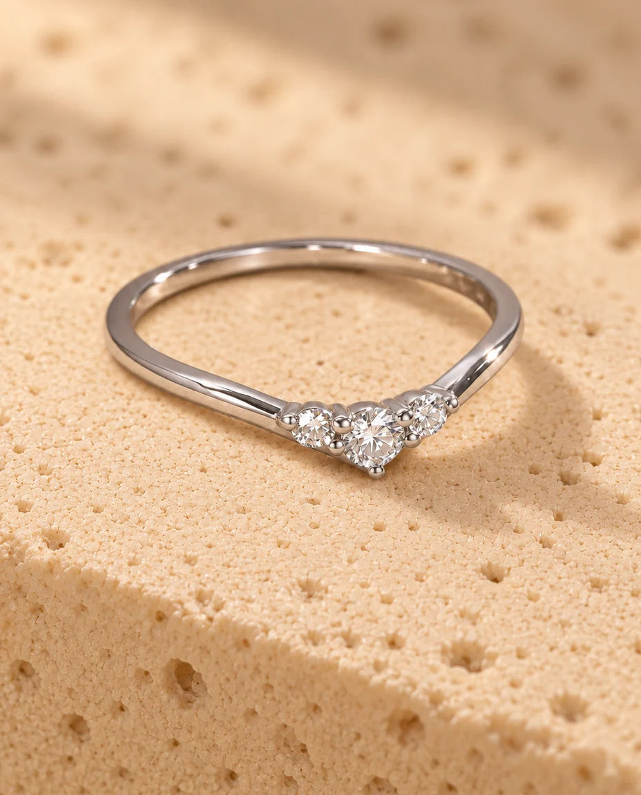 Moissanite Ring - trekvartsvy