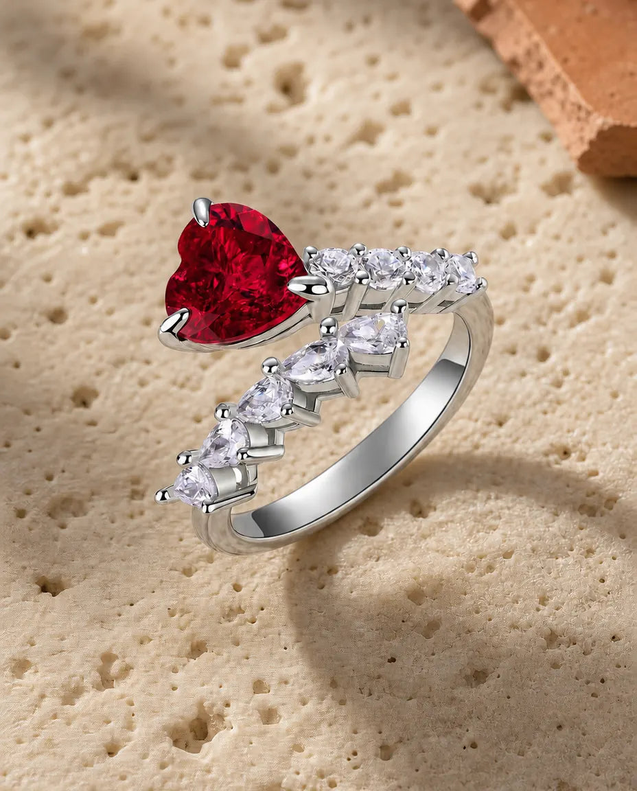 Rubinring – Hjärtslipad Labbodlad Rubin med Stjärnfallssvans, Öppen Justerbar Ring i 925 Sterling Silver