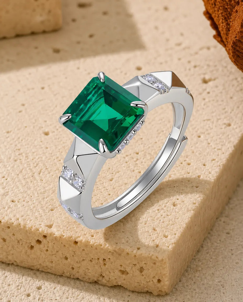 Smaragdring – Kvadratisk 8x8 mm Labbodlad Smaragd på Art déco-skena, Öppen Justerbar, 925 Sterling Silver