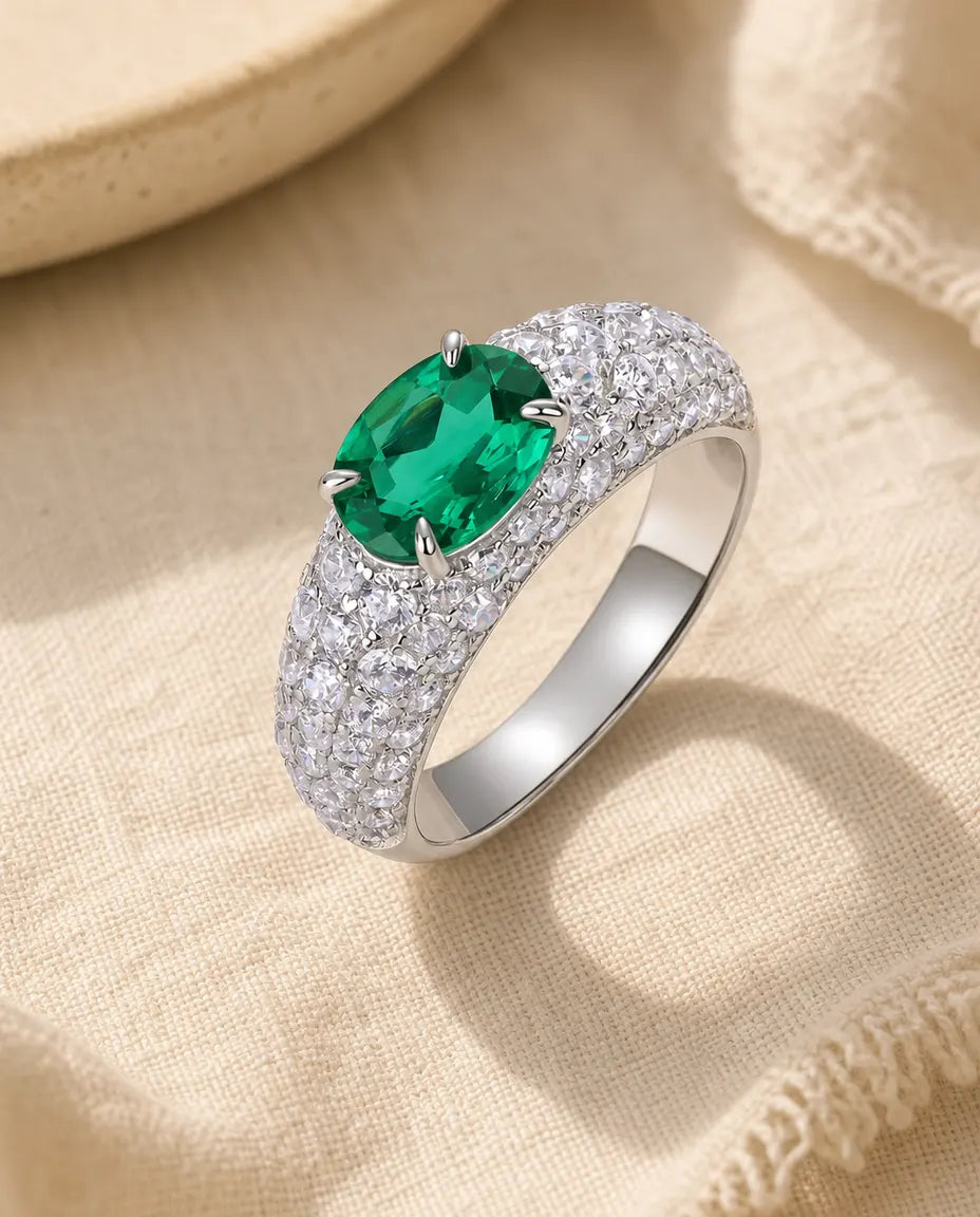 Smaragdring – Oval Labbodlad Smaragd på Bred Pavéskena, 925 Sterling Silver, Gåva till Henne