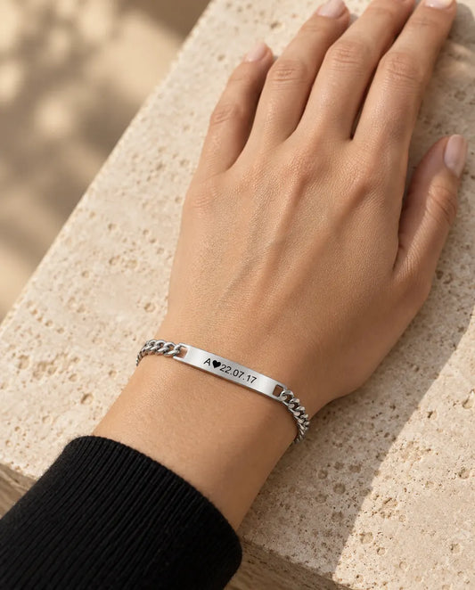 Matchande Armband för Par - buren av en modell