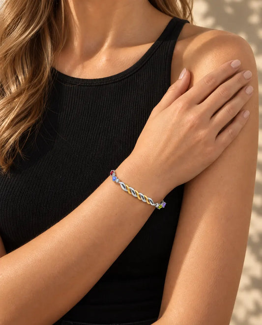 Graverat Armband till Mamma - buren av en modell