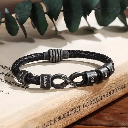 Graverat Armband Herr – Infinitysymbol i Stål på Svart Läder