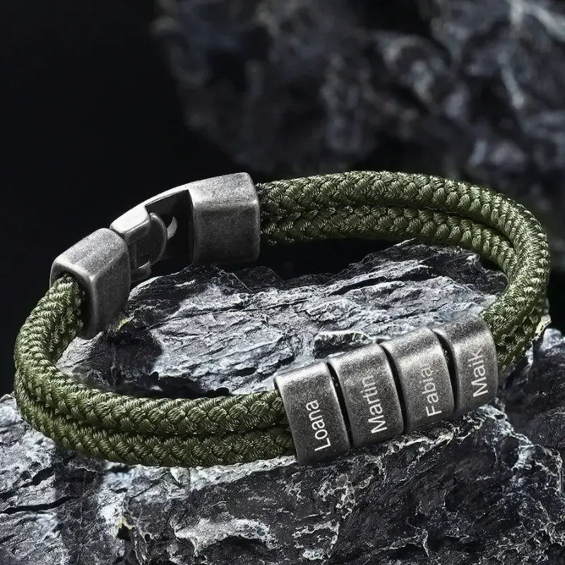 Graverat Armband Herr – Mörkgrönt Nylonband och Rostfritt Stål