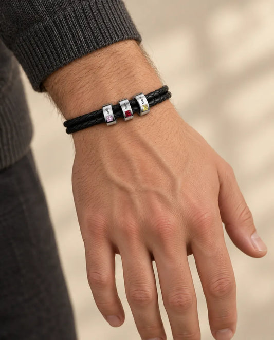 Läderarmband Herr med Månadsstenar - buren av en modell