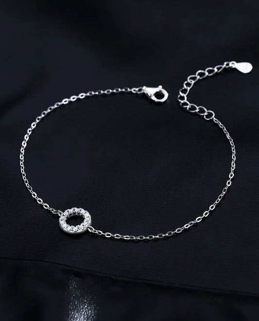 Armband med öppen cirkel i moissanite – 925 sterlingsilver, tretton pavéstenar i färg D