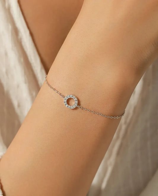 Armband med öppen cirkel i moissanite – 925 sterlingsilver, tretton pavéstenar i färg D