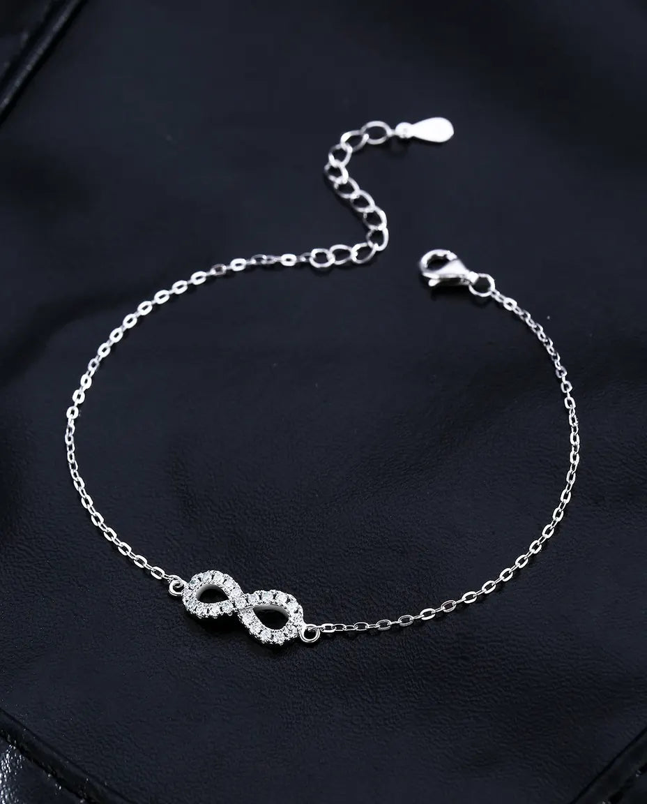 Armband med oändlighetssymbol i moissanit – 21 stenar på 1,3 mm i färg D på länkkedja i 925 sterlingsilver