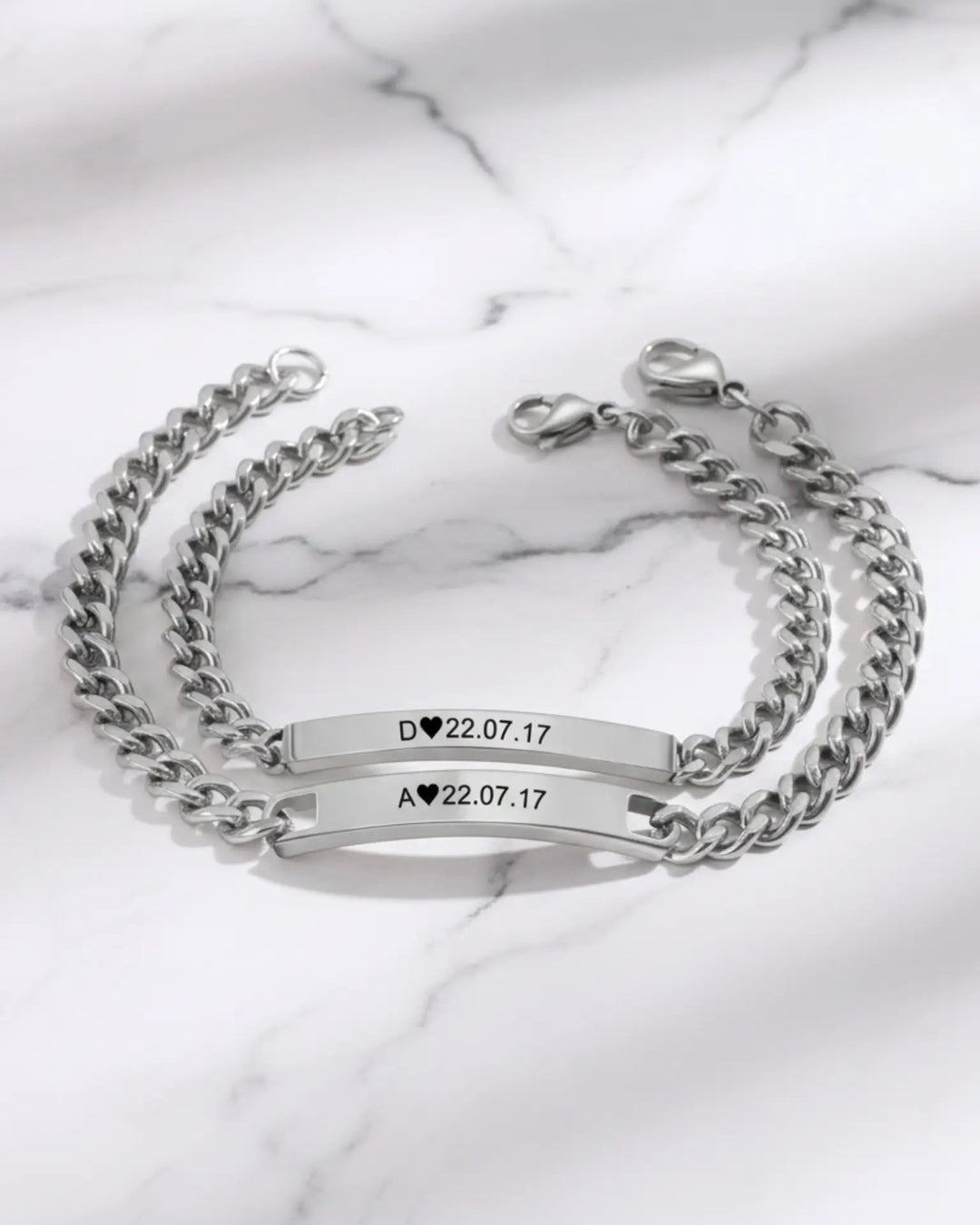 Armband för Par – Graverad Stav med Initial och Datum, Matchande Set