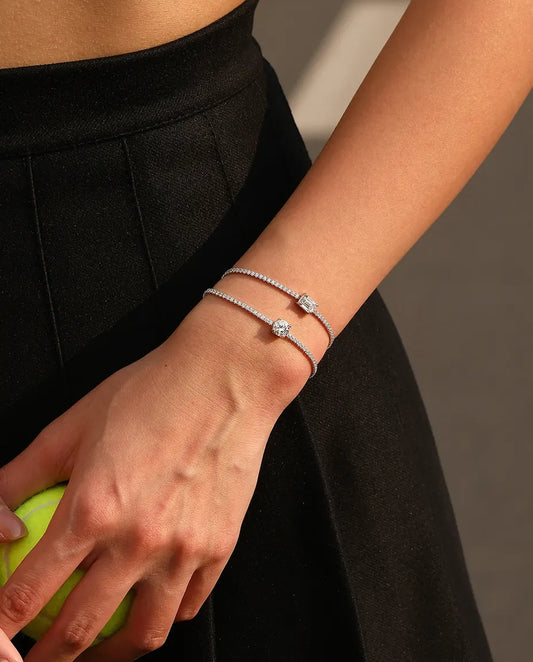 Tennisarmband med smaragdslipad moissanite – centersten på 1 ct i färg D och rad av runda stenar i 925 sterlingsilver