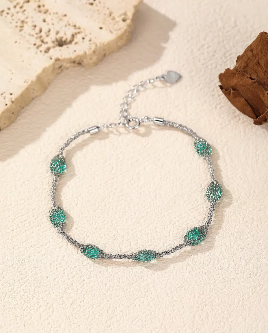 Zirkonia Armband i 925 Sterlingsilver - varianten med gröna zirkonia, närmare silvernätet