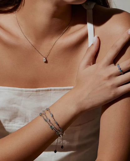 Zirkonia Armband i 925 Sterlingsilver - buret på handleden med ett halsband och en ring
