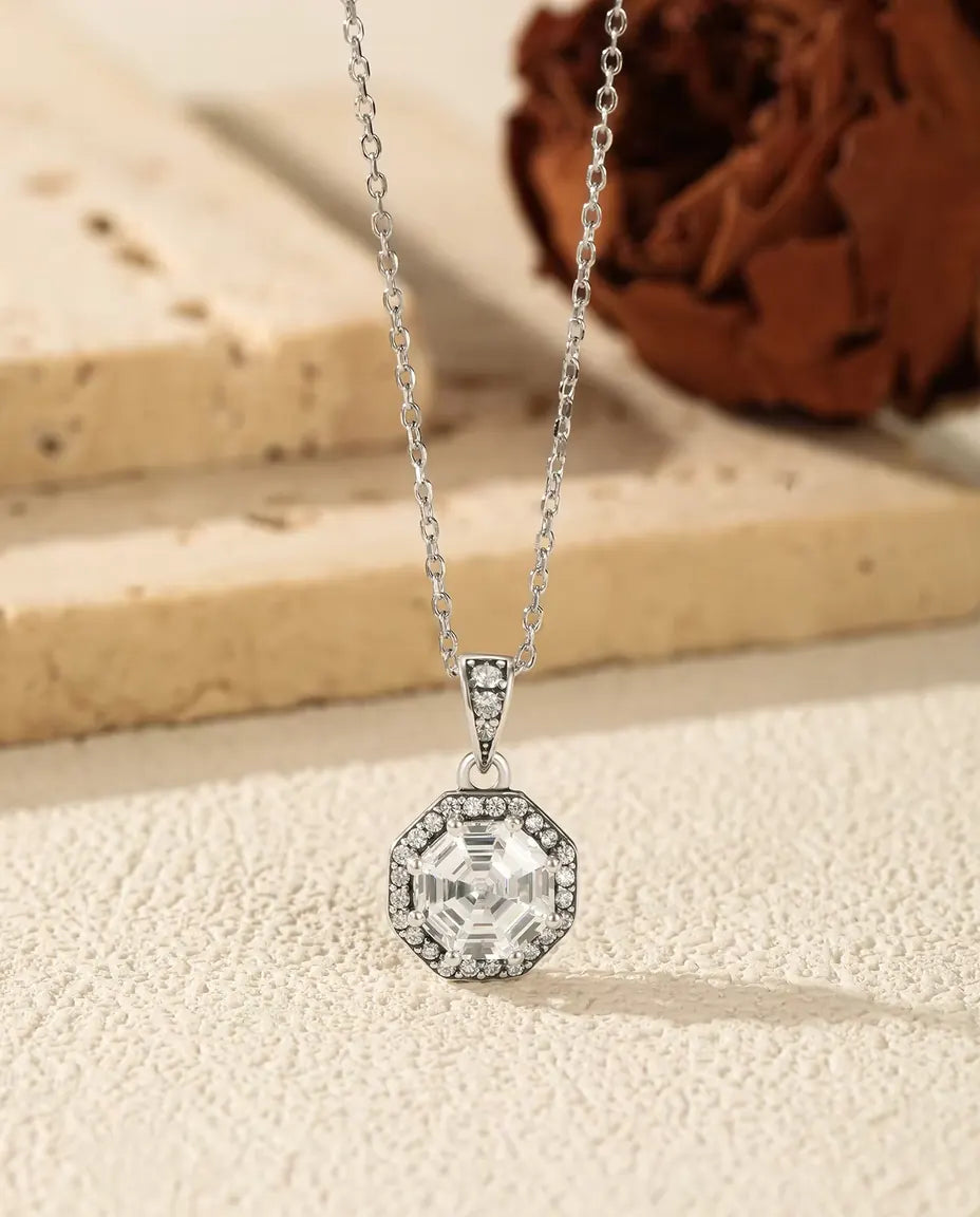Åttkantigt Halo Halsband - zirkonia i trappslipning omgiven av pavé, kedja 40+5 cm, 925 sterlingsilver