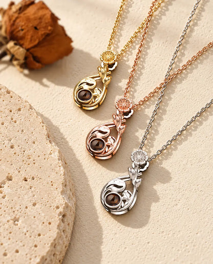 Droppformade blomhalsband i silverfärgat, guldfärgat och roséguldfärgat, diagonalt lagda