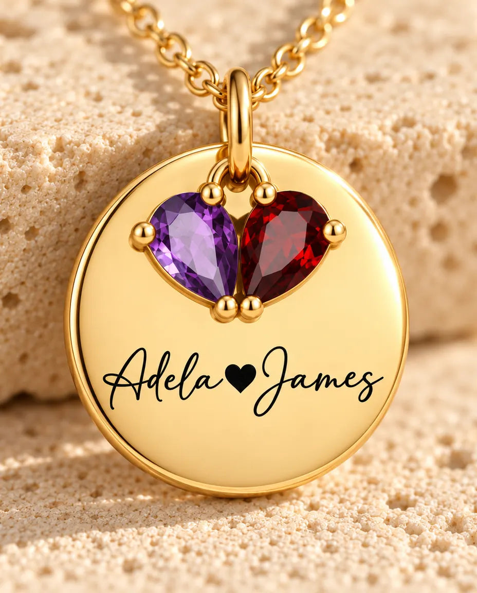 Personligt Halsband med Månadsstenar och 2 Namn - graverad guldbricka med två droppslipade stenar