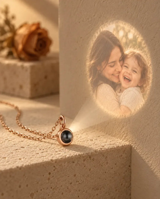 Halsband med Bild Inuti - projicerar det dolda fotot på väggen