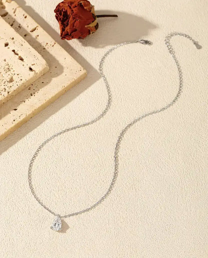 Moissanite Halsband 1 ct i 925 Sterlingsilver - liggande med hela kedjan, låset och förlängningen