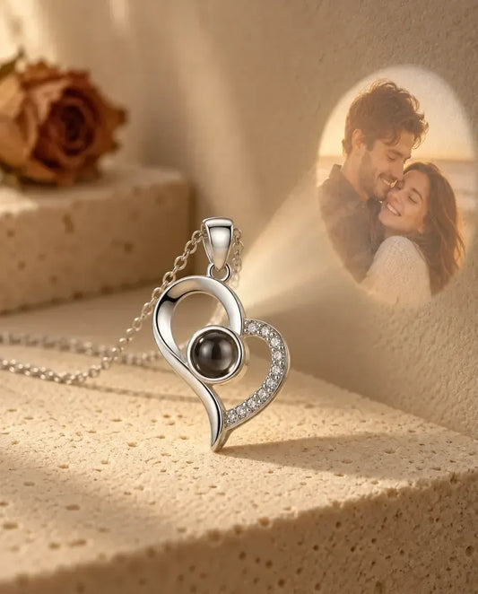 Halsband med Bild Inuti - projicerar det dolda fotot på väggen