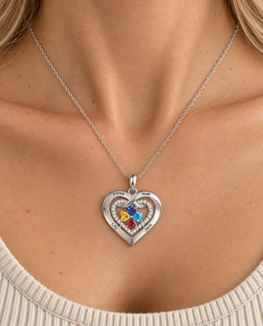Halsband med Månadssten - buren av en modell