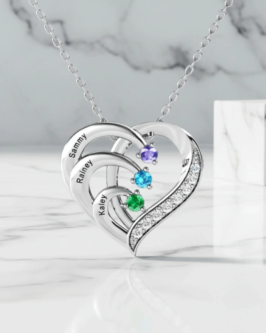 Halsband med Månadssten – Tre Hjärtan med Namn i 925 Sterling Silver, Present till Mamma
