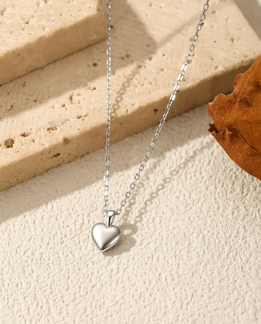 Halsband med litet hjärta – välvt hjärthänge om 6 mm i 925 sterlingsilver, tunn ankarkedja 40+5 cm, utan stenar
