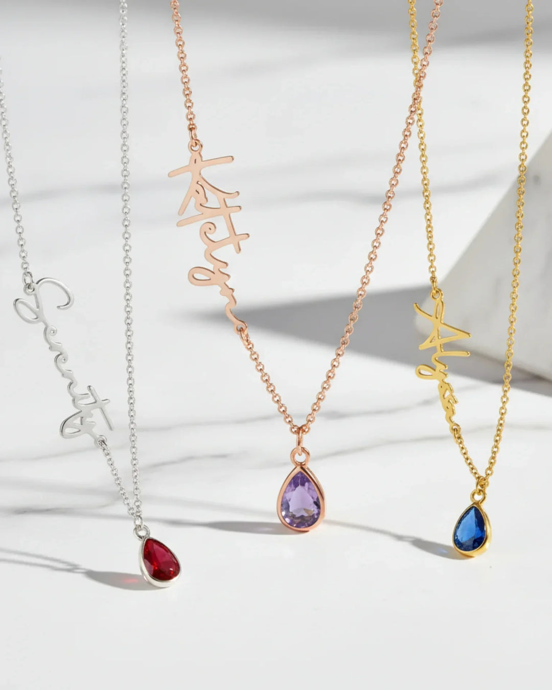 Halsband med Månadssten och Namn – Personligt Hänge med Zirkon, Present till Henne
