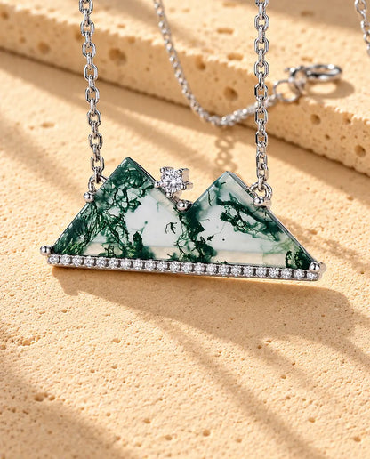 Moss Agate Halsband med Berg i 925 Sterlingsilver - närbild av mossagaten och infattningen
