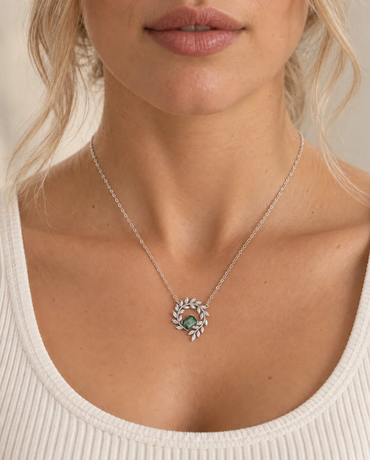 Moss Agate Halsband - buren av en modell