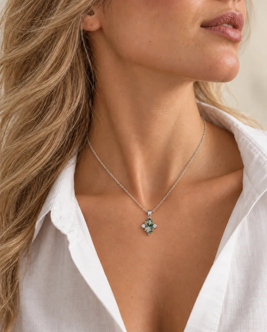 Moss Agate Halsband - buren av en modell