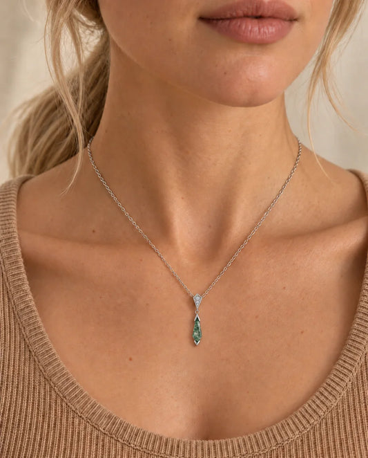 Moss Agate Halsband - buren av en modell