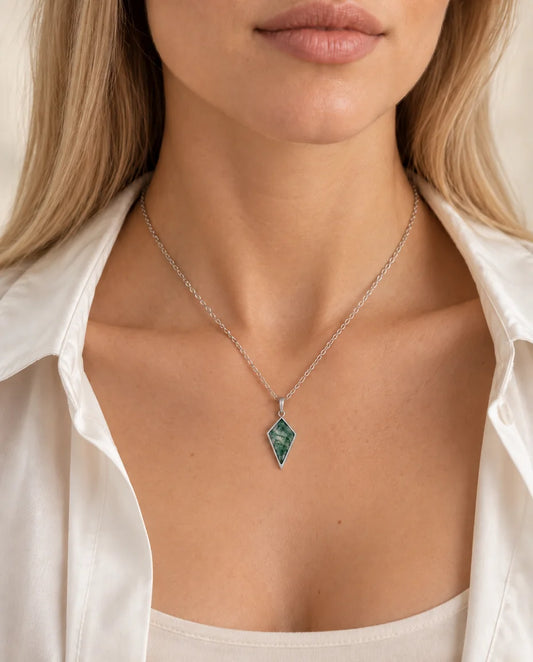 Moss Agate Halsband - buren av en modell
