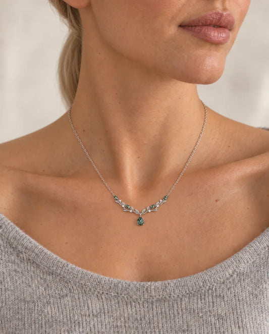 Moss Agate Halsband - buren av en modell