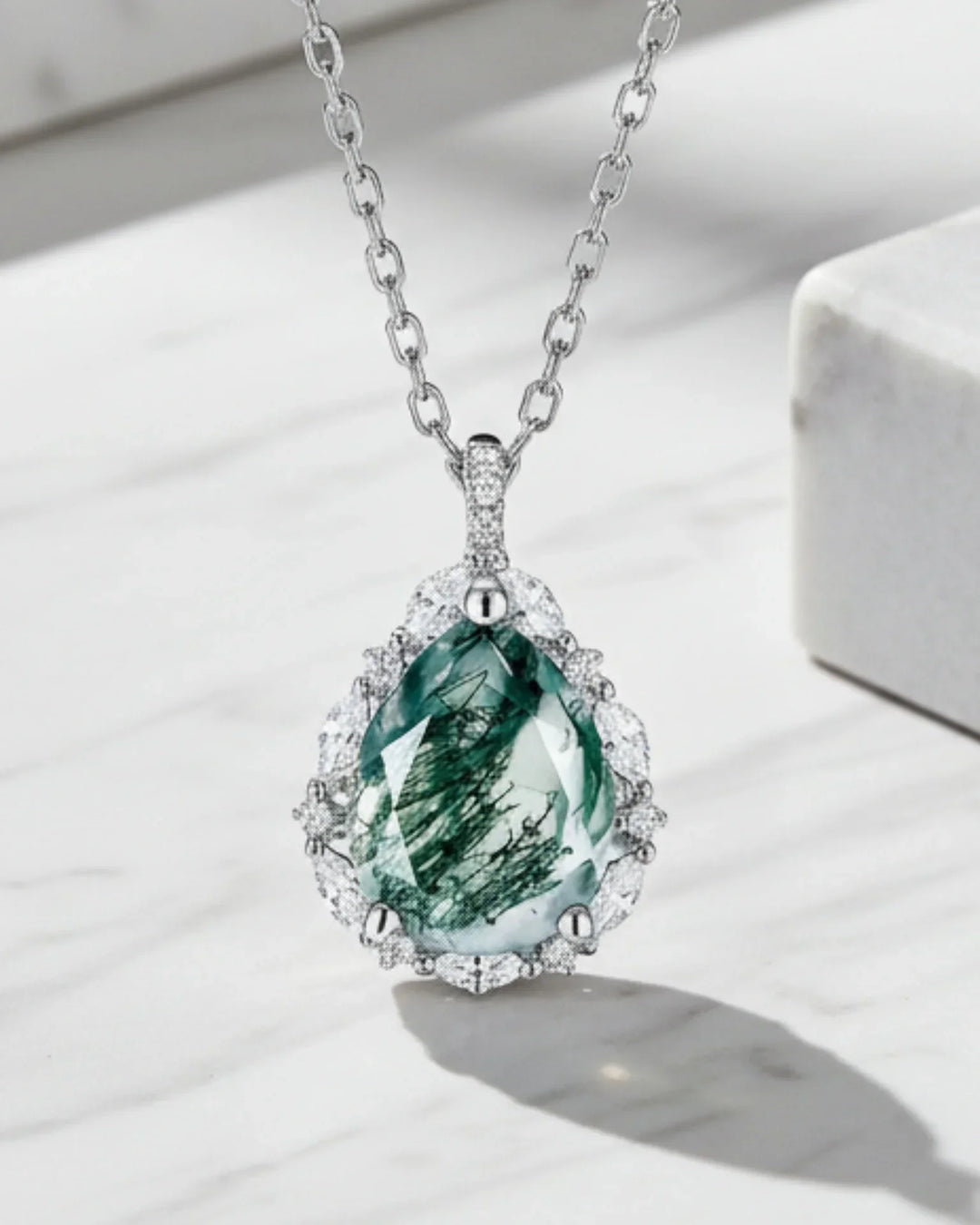 Moss Agate Halsband – Päronslipad Sten med Halo av Zirkonia, 925 Sterling Silver, Gåva till Henne